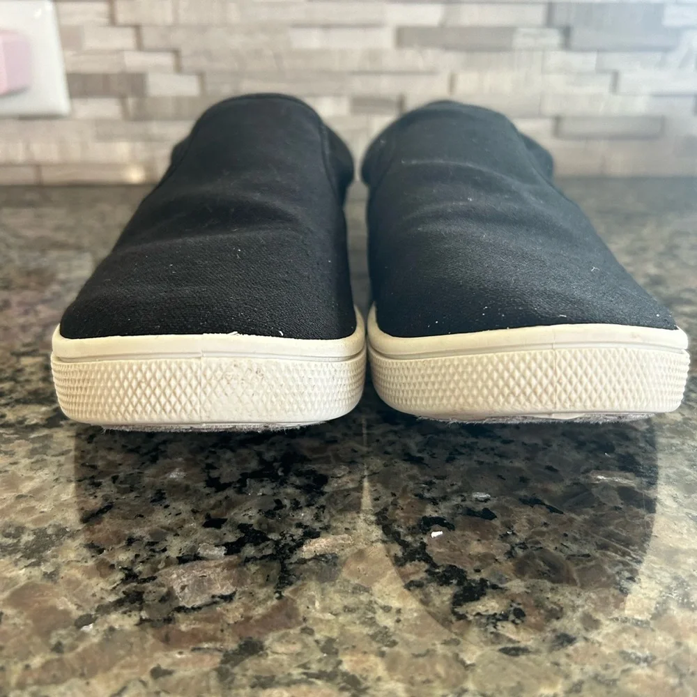 Cat & Jack girls black canvas slide on tennis shoes size 6.. in EUC - Picture 1 of 4